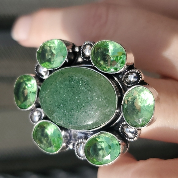 New Oversized Green Apatite and Tsavorite 925 Silver Statement Ring. - Picture 13 of 16
